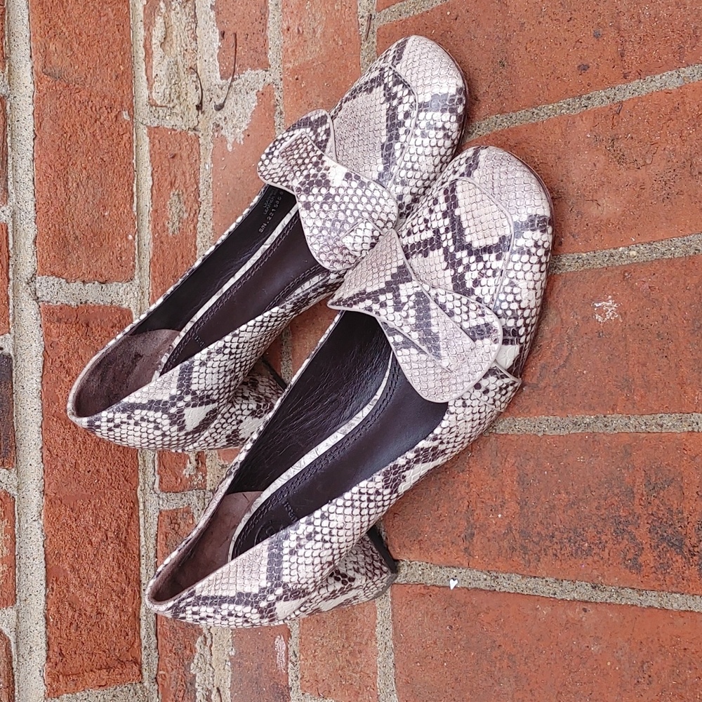 Tory Burch Bond Snake Embossed Pump Size 6 (1475)